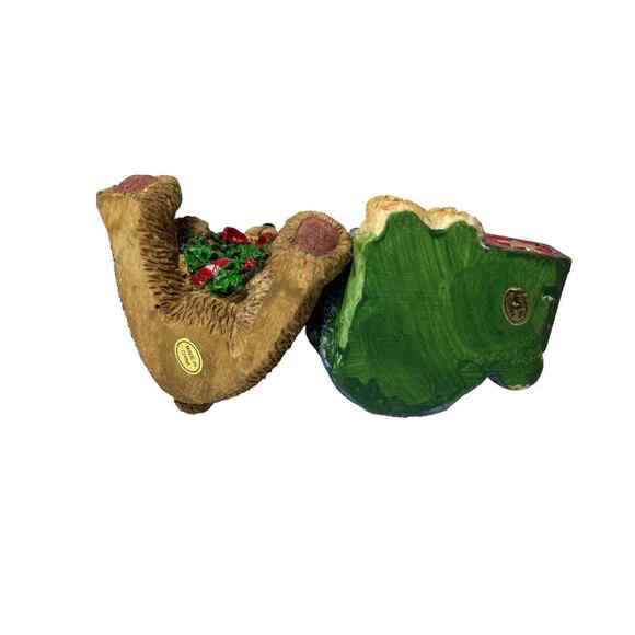 lot of 2 Vintage Resin Christmas Bear Figurines Jack in the Box Wreath Unbranded - Picture 6 of 6